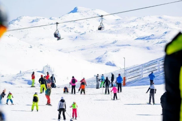 SKIJAŠI SE VRAĆAJU NA PLANINU! Na Jahorini kao u jeku sezone!
