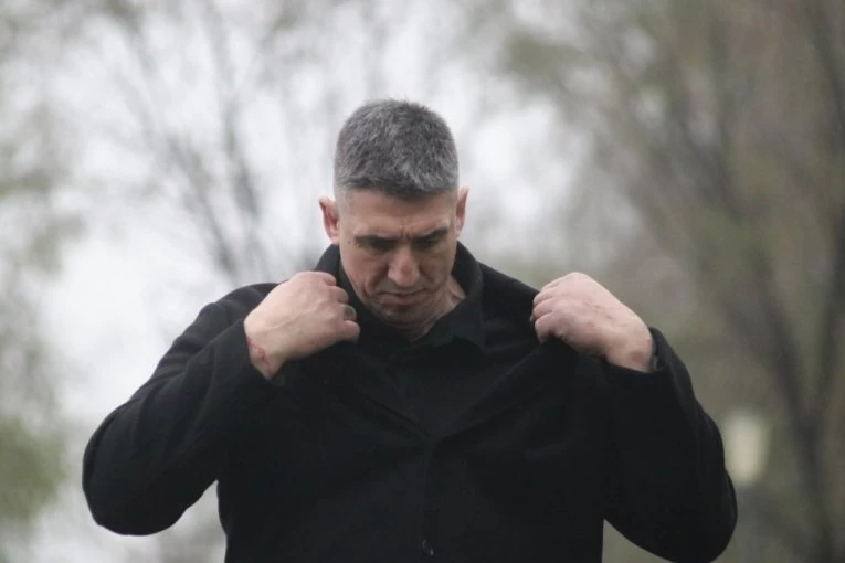 NAPADNUT KRISTIJAN GOLUBOVIĆ NA SAHRANI STELE SAVIĆ: Neviđeni SKANDAL na GROBLJU, pogledajte ŠOK-SNIMAK! (VIDEO)