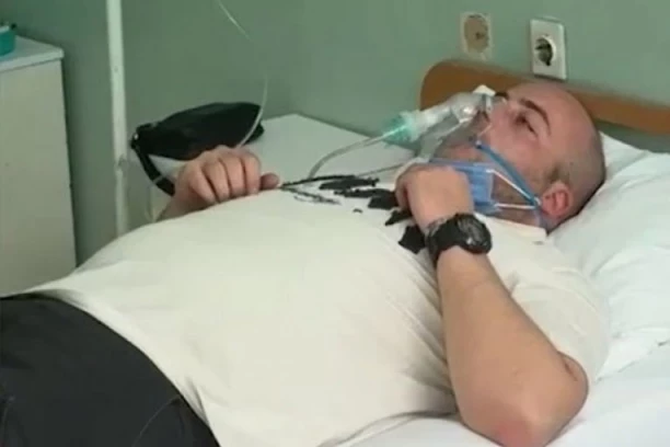 POPRSKALI MU GAS U LICE, IMA STRAVIČNE POVREDE: Ovo je muškarac kog su napali blokaderi u Boru! Priključen je na kiseonik