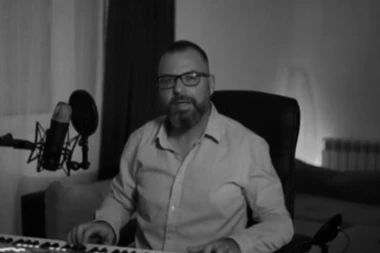 UMRO MUZIČAR KOJI JE SARAĐIVAO SA KARLEUŠOM I DŽEJOM!