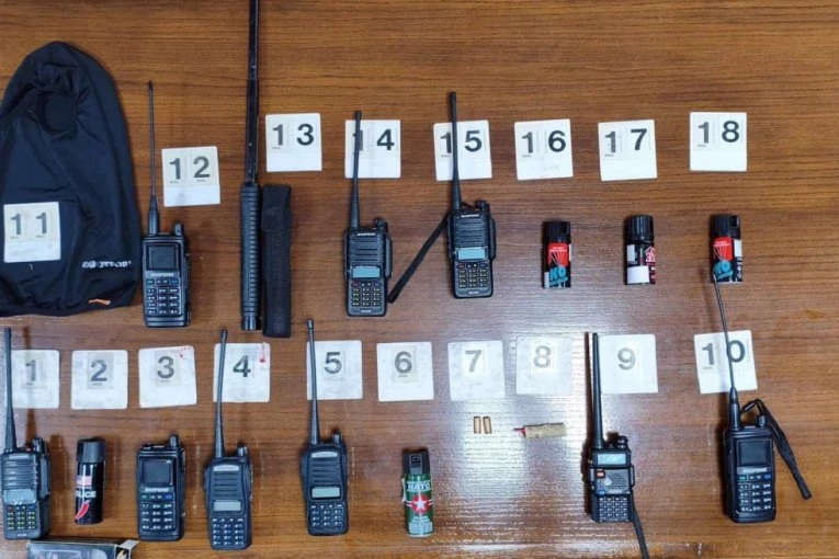 POLICIJA IM NAŠLA PALICU, MUNICIJU...! Uhapšeni blokaderi zbog nasilja u Ratarima - PREBILI DEČKA I UNIŠTILI MU AUTOMOBIL!