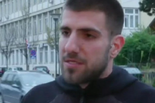 "ODLIČNO SAM, PONOSNO SAM STAO ISPRED 15-ORICE"! Oglasio se Vukašin koga su prebili blokaderi u Ratarima - OVO JE DAN KADA SE SLAVI DEMOKRATIJA, NE BIH JA TU NIŠTA MENJAO!