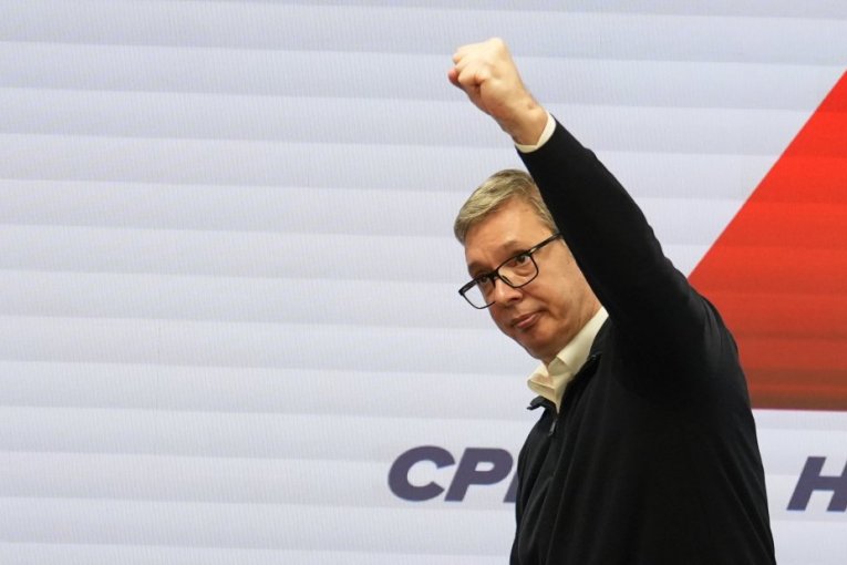 RAZLIKA JE 56 PREMA 37 ODSTO! Vučić o rezultatima lokalnih izbora: Radostan sam što za protivnike imamo ljude koji su uvek srećni kad izgube (VIDEO)