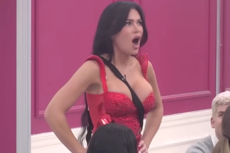 ANELI MATIRALA STANIJU! Postavila joj ŠOK-PITANJE, starleta PREBLEDELA, pa otkrila ISTINU o Asminu iz PORODIČNOG DOMA!