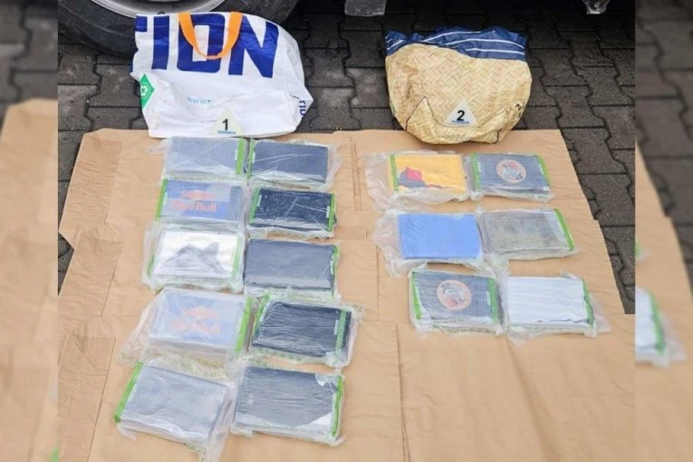 ZAPLENJENO 18 KILOGRAMA KOKAINA! Na paketima oznake „Red Bull“ i Paja Patka!