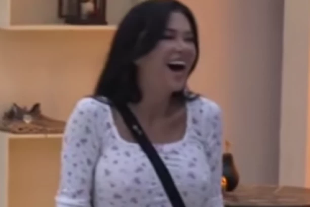 OPA, STANIJA DOBROJEVIĆ UHVAĆENA USRED AKCIJE! Samo što je ušla, a već pokazala TAJNE VEŠTINE NA KREVETU - OVO SE ČEKALO! (GALERIJA, VIDEO)