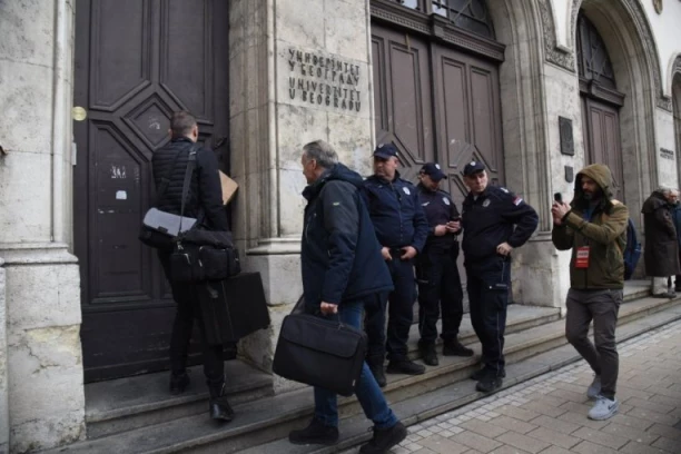 VIKAO ISPRED REKTORATA "SMRT VUČIĆU I SVIM JEVREJIMA OKO NJEGA"! Uhapšen (35) zbog širenja mržnje i ugrožavanja bezbednosti predsednika Srbije!