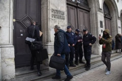 VIKAO ISPRED REKTORATA "SMRT VUČIĆU I SVIM JEVREJIMA OKO NJEGA"! Uhapšen (35) zbog širenja mržnje i ugrožavanja bezbednosti predsednika Srbije!