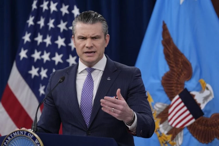 "VOJNICI TRAŽE VEĆE BOMBE!" Trampov ministar ŠOKIRAO sa izjavama o ratu i otkrio ŠTA će se desiti u narednim danima u Iranu (VIDEO)