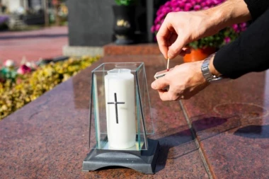 SME LI SVEĆA KOJA SE UGASILA NA GROBU DA SE VRAĆA KUĆI? Sveštenik rešava jednu od najvećih nedoumica vernika