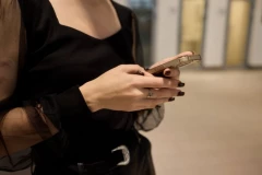 MAJKA ČETVORO DECE NASLEDILA NAJPOZNATIJI SAJT ZA ODRASLE: Ko je tajanstvena naslednica koja je dobila ključ najkontroverznije platforme na svetu