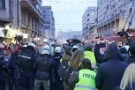 POZIVAJU NA UBISTVO POLICIJE! U toku je brutalni napad na MUP - ovo je čist terorizam! (VIDEO)