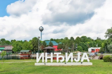 INĐIJA UVELA BESPLATAN PREVOZ ZA SVE GRAĐANE! Stigli novi autobusi! Specijalni minibusevi voze meštane Beške i Čortanovaca direktno do brze pruge! Evo kada je prvi polazak! (FOTO)