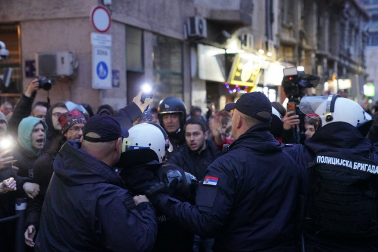 Nasilje ispred Rektorata