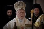 "RUKE SU VAM UPRLJANE KRVLJU!": Patrijarh carigradski Vartolomej stigao u Bugarsku, dočekali ga protesti i transparenti