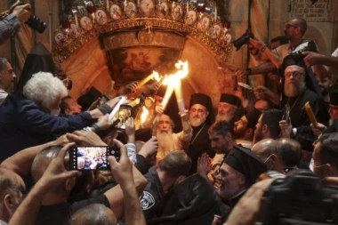 KONAČNO ODLUČENO KAKO ĆE OVE GODINE IZGLEDATI BOGOSLUŽENJE UOČI SILASKA BLAGODATNOG OGNJA: Ovo su ograničenja i plan vaskršnjih službi u Jerusalimu