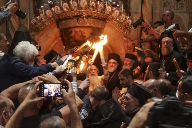 KONAČNO ODLUČENO KAKO ĆE OVE GODINE IZGLEDATI BOGOSLUŽENJE UOČI SILASKA BLAGODATNOG OGNJA: Ovo su ograničenja i plan vaskršnjih službi u Jerusalimu