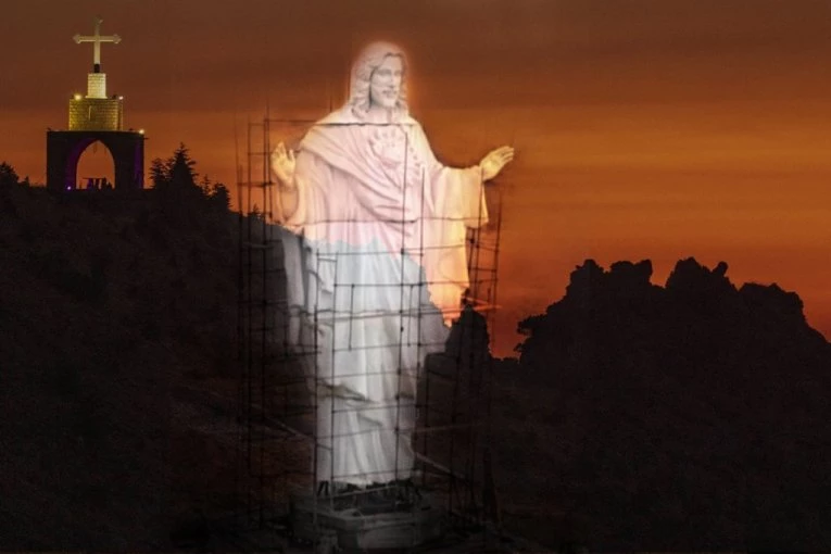 NEVEROVATAN ZNAK IZ LIBANA: Divovski Isus se uzdigao iznad ratne ravnice (VIDEO)