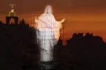 NEVEROVATAN ZNAK IZ LIBANA: Divovski Isus se uzdigao iznad ratne ravnice (VIDEO)