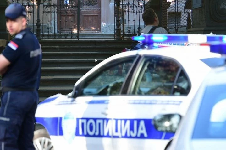KIDNAPOVANA DEVOJČICA KOD LESKOVCA! Policija pokrenula akciju - tražio se muškarac koji je dete ubacio u kola!