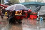 KATASTROFA NEZAPAMĆENIH RAZMERA! Apokaliptične POPLAVE ODNOSE ŽIVOTE, uvedene HITNE MERE - desetine hiljada ljudi u OPASNOSTI, škole i preduzeća ZATVORENI! (VIDEO)