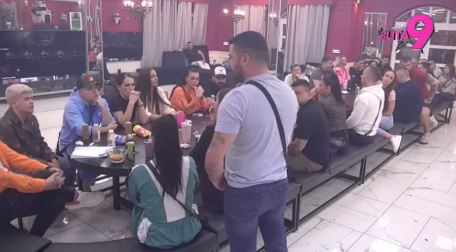 SKANDAL! STANIJA TRAŽI DA NAPUSTI "ELITU": Asmin pozvao sve muslimane sveta da UDARE na nju, starleta doživela NERVNI SLOM! (VIDEO)