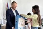 Čukarica daruje najmlađe sugrađane bebi-paketima!