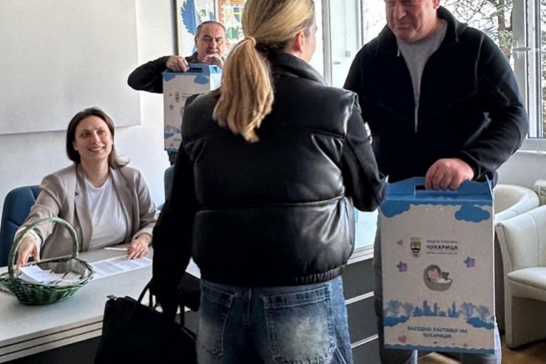 Opština Čukarica dodelia bebi-pokete