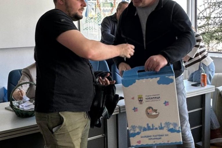 Opština Čukarica dodelia bebi-pokete