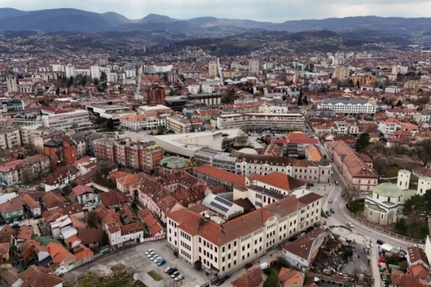 PANELI ZA SVETLIJU BUDUĆNOST: Fondacija Mozzart donirala solarnu elektranu Gimnaziji u Čačku