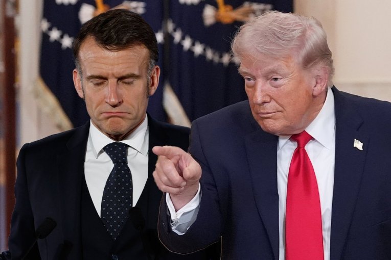 Cover image for Трамп пригрозил Макрону из-за запрета на пролет самолетов