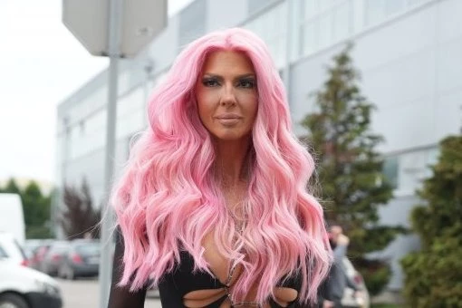 KUĆNI SNIMAK JELENE KARLEUŠE OBJAVLJEN! Bez trunke veša zapalila mreže, snimala se dok se mazi, pa otkrila ŠTA JE DRŽI BUDNOM!