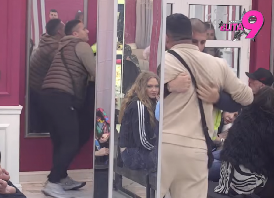 ZBOG BRUTALNE TUČE HITNO PREKINUT PROGRAM, ASMINA JEDVA IZVUKLI IZ KANDŽI POBESNELOG UČESNIKA: Rusvaj zbog Majine ljubomore!