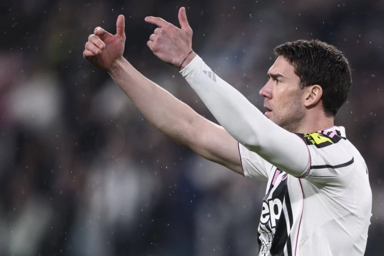 KONAČNO! Vlahović saopštio saigračima odluku gde će igrati naredne sezone!