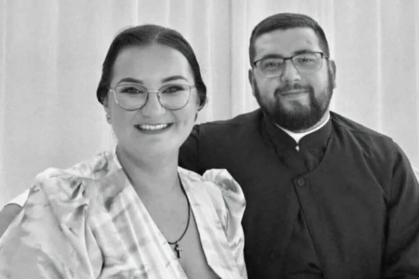 TROJE DECE PREŽIVELO NESREĆU! Ovo su sveštenik Nenad Mitrić i njegova supruga Nedeljka koji su stradali u Novom Selu kod Dervente!