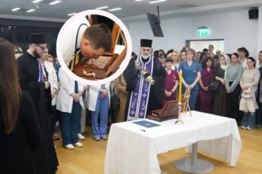 RED KAKAV SE NE VIĐA U POZNATOJ BOLNICI NA DEDINJU: Lekari i pacijenti zajedno pred velikom svetinjom koja je donela nadu (FOTO)