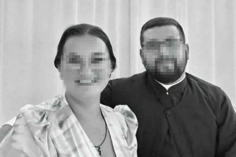 NEDELJA DAN ŽALOSTI ZBOG POGIBIJE MITRIĆA! Mladi sveštenik i njegova supruga stradali u stravičnoj nesreći, za sobom ostavili troje male dece!