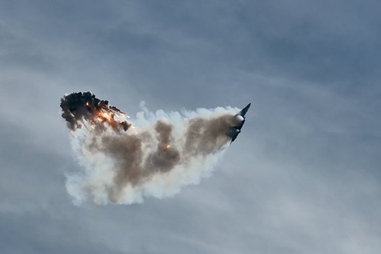 Cover image for Американский истребитель F-15E сбит над Ираном