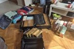 KINEZ U ZRENJANINU ŠVERCOVAO CIGARETE SA DALEKOG ISTOKA! Policija zaplenila preko 2.000 paklica! (FOTO)
