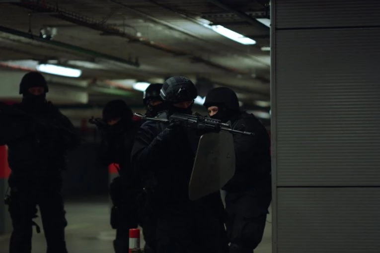 VISOKI POLICIJSKI ZVANIČNIK BIO CILJ PAKLENOG NAPADA: Bomba sakrivena u skuteru, sprečeno JEZIVO KRVOPROLIĆE kod poslovnog centra (VIDEO)