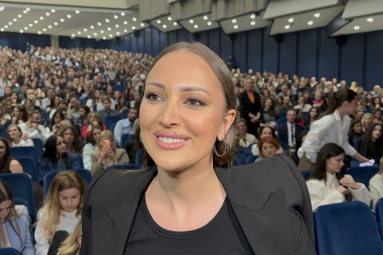 Aleksandra Prijović na koncertu