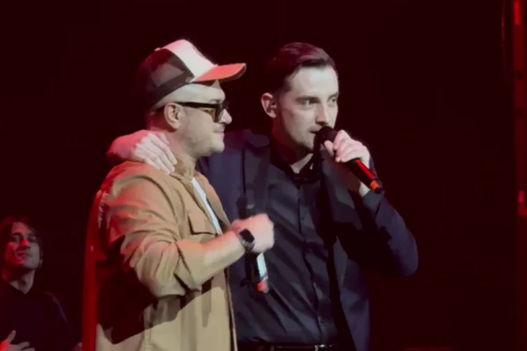 ON JE SPECIJALNI GOST NA KONCERTU MIRZE SELIMOVIĆA! Do poslednjeg trenutka se krio u sali, a onda je USLEDIO POTPUNI ŠOK! (VIDEO)