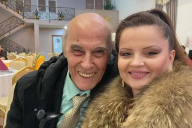 SKANDAL O KOM BRUJI NACIJA: Naša pevačica se pojavila sa 41 godinom STARIJIM muškarcem, progovorili o najdubljoj INTIMI!