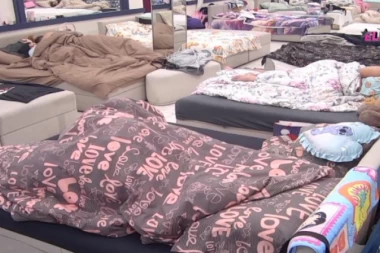 DIVLJAČKA AKCIJA MAJE I ASMINA! Marinkovićeva jedva diše dok je Durdžić izvrće ko ČARAPU! (VIDEO)