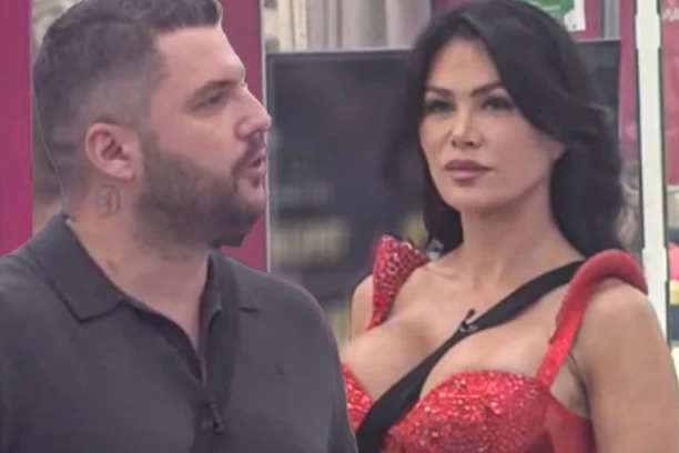 ASMIN PLATIO DA DOBIJE KOMPROMITUJUĆE SLIKE STANIJE DOBROJEVIĆ: Nećete verovati šta se sve krije u njegovom telefonu, starleta će propasti u zemlju od BLAMA!