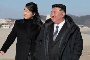 KAO GROM IZ VEDRA NEBA: Ovo je naslednica severnokorejskog lidera Kim Džong Una!