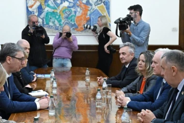 ZAVRŠENE KONSULTACIJE! Predsednik Vučić razgovarao sa predstavnicima stranke Mi - glas iz naroda!