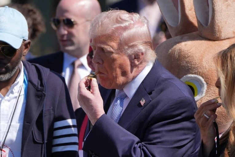 IRANCI ŽELE DA ČUJU BOMBE, PROTIVNICI RATA SU GLUPI! Tramp se obraća AMERIKANCIMA - svet u neverici!