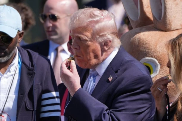 IRANCI ŽELE DA ČUJU BOMBE, PROTIVNICI RATA SU GLUPI! Tramp se obraća AMERIKANCIMA - svet u neverici!