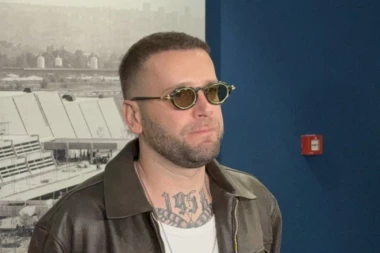 VLADA MAGLA NAPRAVIO LOM NA VENČANJU! Svi gledali u pravcu mladenaca, snimci završili na mrežama! (VIDEO)